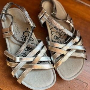 Silver and Gold Sandalistas by Aetrex Size 6.5